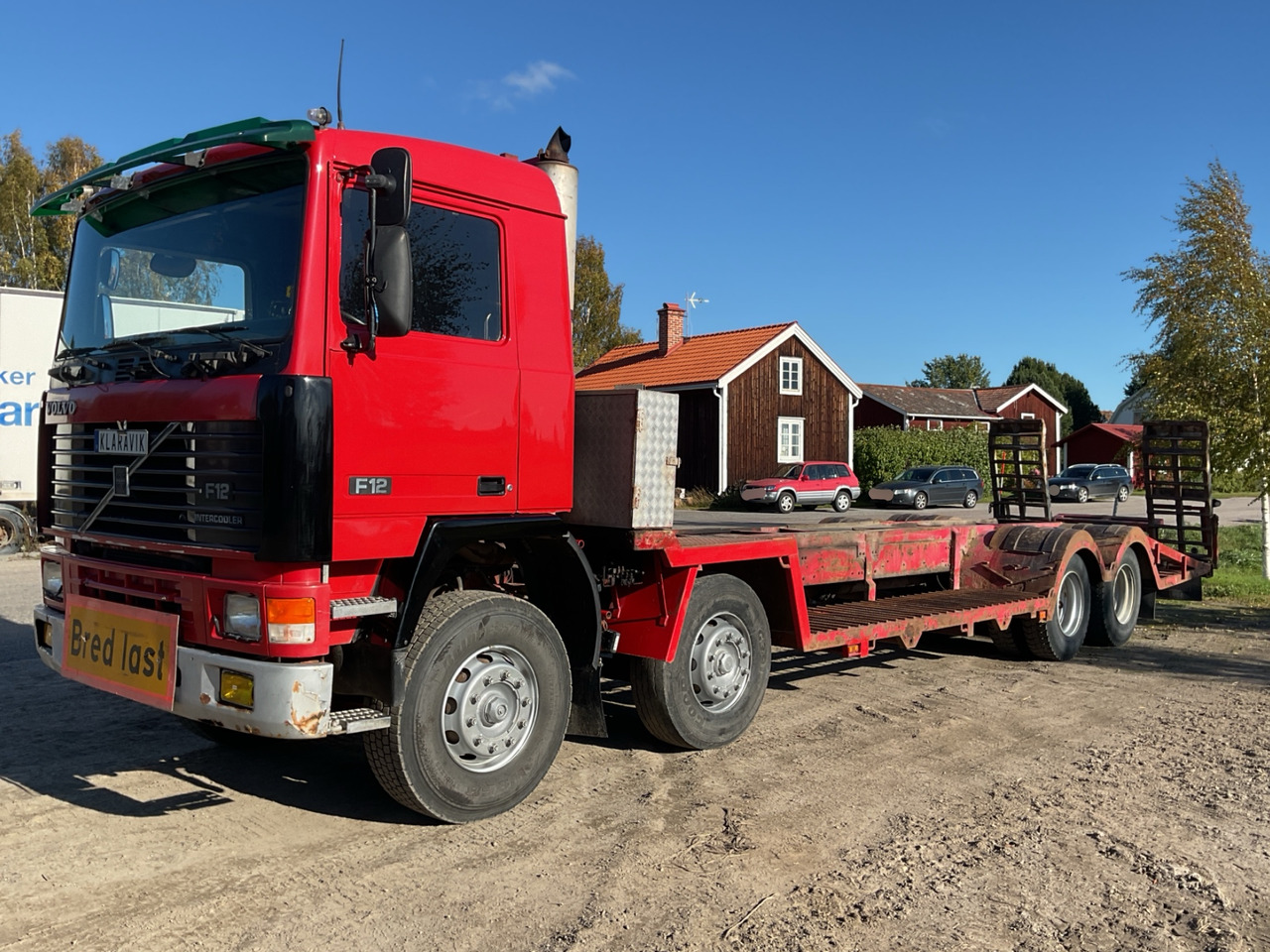 Volvo F12 - Camión portavehículos: foto 1 Volvo F12 - Camión portavehículos: foto 1
