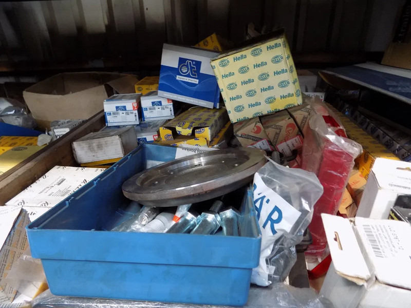 Diversen nieuwe trailer onderdelen en van volvo-mercedes - Implemento: foto 4 Diversen nieuwe trailer onderdelen en van volvo-mercedes - Implemento: foto 4