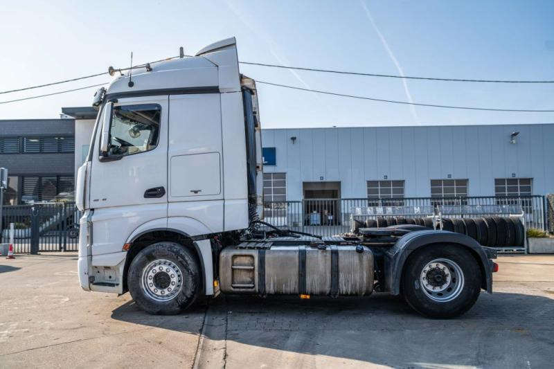 Foto del interior 1: Cabeza tractora Mercedes ACTROS 1846 LS + kiphydr.