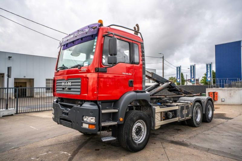 MAN TGA 33.360 BL - Camión multibasculante: foto 1 MAN TGA 33.360 BL - Camión multibasculante: foto 1
