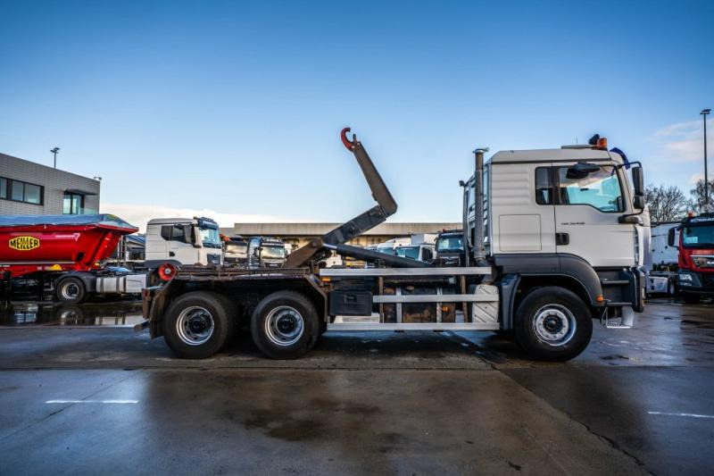 MAN TGA 33.430 BB - Camión multibasculante: foto 3 MAN TGA 33.430 BB - Camión multibasculante: foto 3