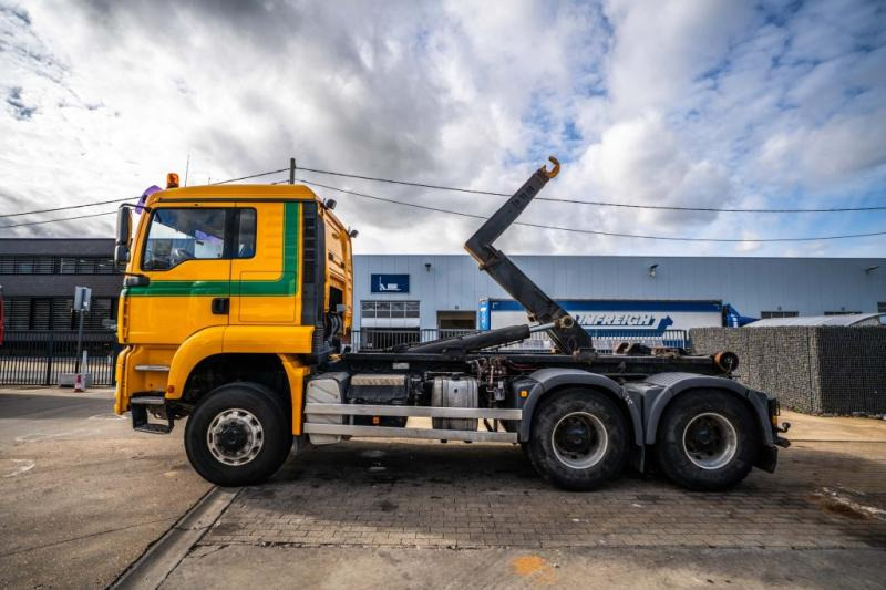 MAN TGA 33.430 BL - Camión multibasculante: foto 2 MAN TGA 33.430 BL - Camión multibasculante: foto 2