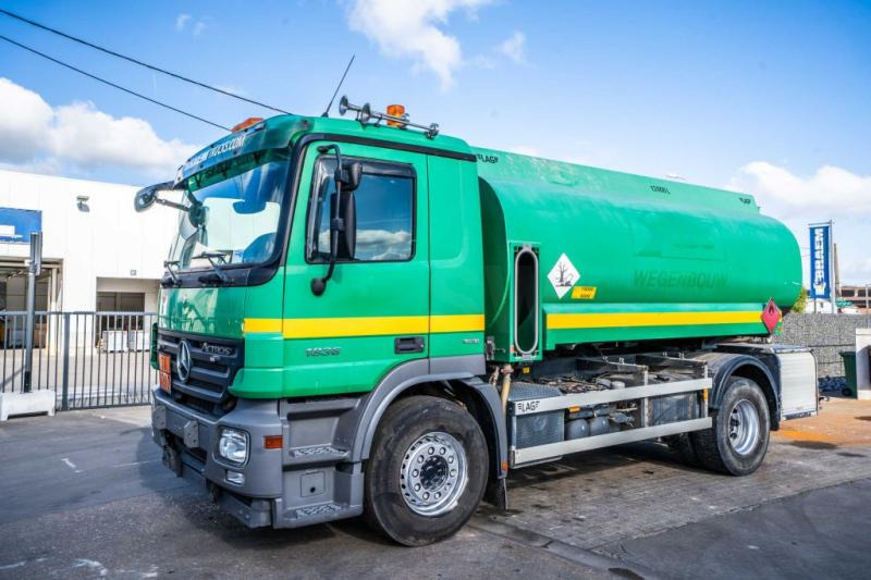 Mercedes ACTROS 1836 - LAG 13 600 LITER - Camión cisterna: foto 1 Mercedes ACTROS 1836 - LAG 13 600 LITER - Camión cisterna: foto 1