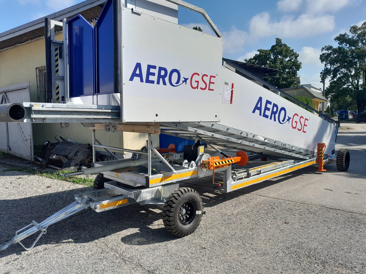 AERO-GSE stairs Towable stairs with the pedestrian movement ( 2,4-3,8m) - Escalera de pasajeros: foto 4 AERO-GSE stairs Towable stairs with the pedestrian movement ( 2,4-3,8m) - Escalera de pasajeros: foto 4