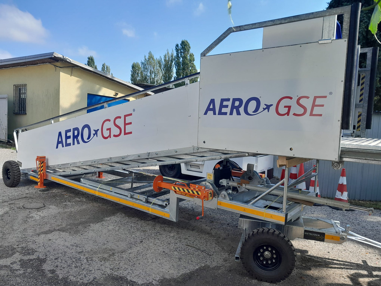 Escalera de pasajeros AERO-GSE stairs Towable stairs with the pedestrian movement ( 2,4-3,8m): foto 11 Escalera de pasajeros AERO-GSE stairs Towable stairs with the pedestrian movement ( 2,4-3,8m): foto 11