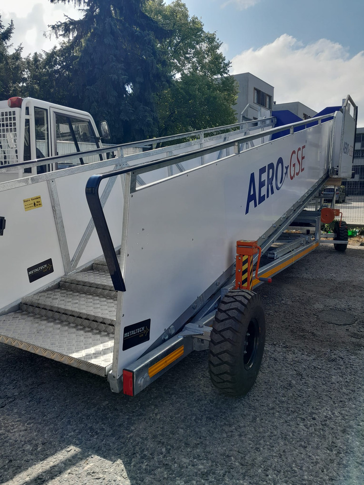 Escalera de pasajeros AERO-GSE stairs Towable stairs with the pedestrian movement ( 2,4-3,8m): foto 8 Escalera de pasajeros AERO-GSE stairs Towable stairs with the pedestrian movement ( 2,4-3,8m): foto 8