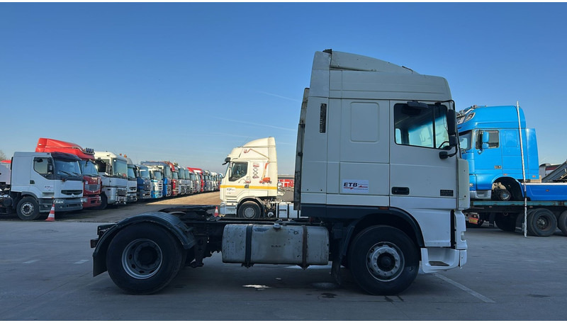 DAF XF 95.380 (EURO 2 / POMPE MANUELLE / MANUAL PUMP / BOITE MANUELLE / MANUAL GEARBOX) - Cabeza tractora: foto 4 DAF XF 95.380 (EURO 2 / POMPE MANUELLE / MANUAL PUMP / BOITE MANUELLE / MANUAL GEARBOX) - Cabeza tractora: foto 4
