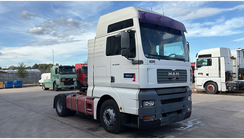 MAN TGA 18.480 (POMPE MANUELLE / MANUAL PUMP / MANUAL GEARBOX / BOITE MANUELLE) - Cabeza tractora: foto 2 MAN TGA 18.480 (POMPE MANUELLE / MANUAL PUMP / MANUAL GEARBOX / BOITE MANUELLE) - Cabeza tractora: foto 2