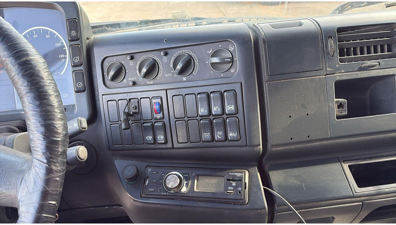 Cabeza tractora MAN TGA 18.480 (POMPE MANUELLE / MANUAL PUMP / MANUAL GEARBOX / BOITE MANUELLE): foto 20 Cabeza tractora MAN TGA 18.480 (POMPE MANUELLE / MANUAL PUMP / MANUAL GEARBOX / BOITE MANUELLE): foto 20