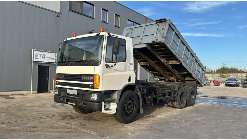 DAF 75 ATI 300 (BIG AXLE / STEEL SUSPENSION / MANUAL PUMP / EURO 2) - Camión volquete: foto 1 DAF 75 ATI 300 (BIG AXLE / STEEL SUSPENSION / MANUAL PUMP / EURO 2) - Camión volquete: foto 1