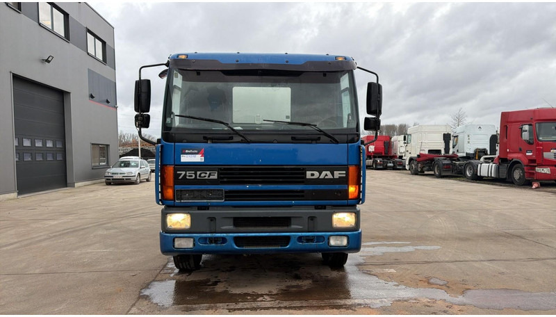 DAF CF 75.290 (15000L / 2 COMPARTIMENTS / MANUAL PUMP / EURO 2 / MANUAL GEARBOX) - Camión cisterna: foto 5 DAF CF 75.290 (15000L / 2 COMPARTIMENTS / MANUAL PUMP / EURO 2 / MANUAL GEARBOX) - Camión cisterna: foto 5