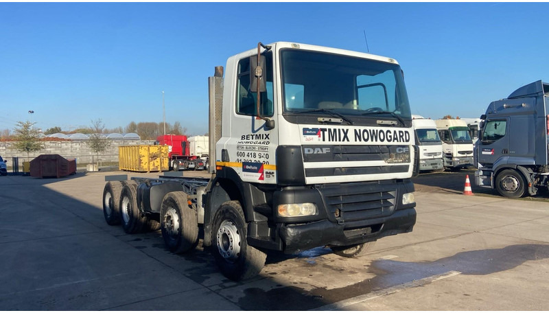 DAF CF 85.380 (EURO 3 / MANUAL GEARBOX / BOITE MANUELLE / BIG HUB / GRAND PONT / LAMES) - Camión chasis: foto 3 DAF CF 85.380 (EURO 3 / MANUAL GEARBOX / BOITE MANUELLE / BIG HUB / GRAND PONT / LAMES) - Camión chasis: foto 3