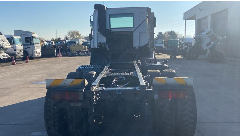 DAF CF 85.380 (EURO 3 / MANUAL GEARBOX / BOITE MANUELLE / BIG HUB / GRAND PONT / LAMES) - Camión chasis: foto 5 DAF CF 85.380 (EURO 3 / MANUAL GEARBOX / BOITE MANUELLE / BIG HUB / GRAND PONT / LAMES) - Camión chasis: foto 5