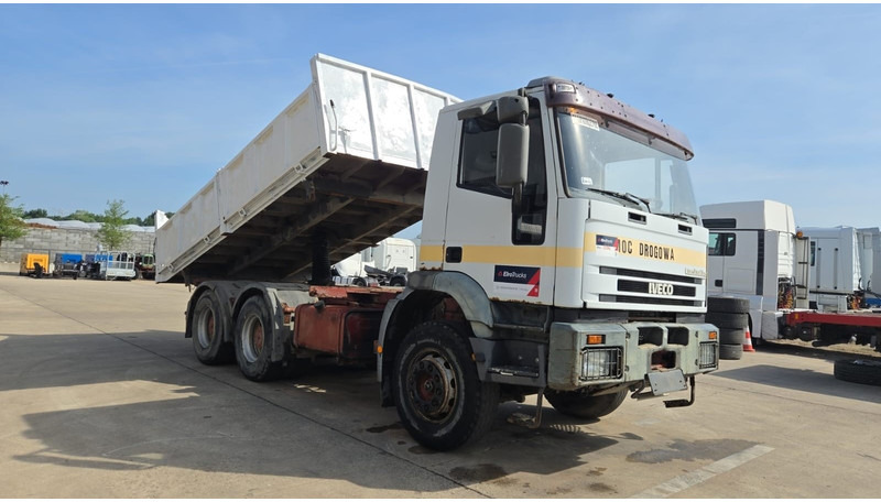 Iveco Eurotrakker 260 E 37 (POMPE MANUELLE / MANUAL PUMP / BOITE MANUELLE / GRAND PONT / LAMES) - Camión volquete: foto 3 Iveco Eurotrakker 260 E 37 (POMPE MANUELLE / MANUAL PUMP / BOITE MANUELLE / GRAND PONT / LAMES) - Camión volquete: foto 3