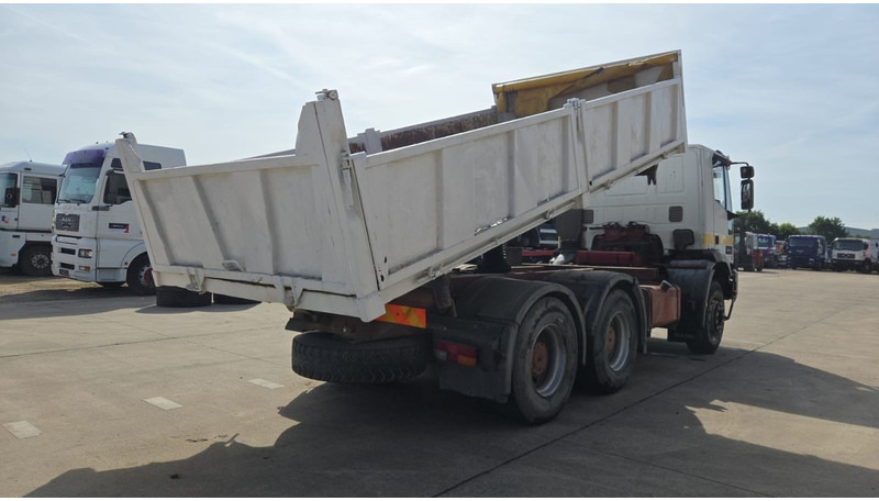 Iveco Eurotrakker 260 E 37 (POMPE MANUELLE / MANUAL PUMP / BOITE MANUELLE / GRAND PONT / LAMES) - Camión volquete: foto 5 Iveco Eurotrakker 260 E 37 (POMPE MANUELLE / MANUAL PUMP / BOITE MANUELLE / GRAND PONT / LAMES) - Camión volquete: foto 5