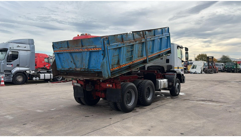 Iveco Eurotrakker 260 E 37 (POMPE MANUELLE / MANUAL PUMP / LAMES / STEEL SUSP. / BIG AXLE / GRANT PONT) - Camión volquete: foto 4 Iveco Eurotrakker 260 E 37 (POMPE MANUELLE / MANUAL PUMP / LAMES / STEEL SUSP. / BIG AXLE / GRANT PONT) - Camión volquete: foto 4