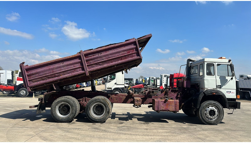 Iveco MAGIRUS 260 - 34 (LIVRAISON GRATUITE AU PORT D'ANVERS / POMPE MANUELLE) - Camión volquete: foto 3 Iveco MAGIRUS 260 - 34 (LIVRAISON GRATUITE AU PORT D'ANVERS / POMPE MANUELLE) - Camión volquete: foto 3