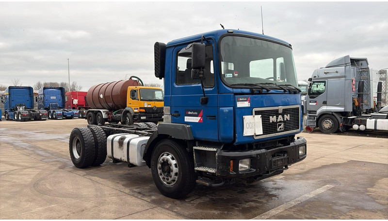 MAN 19.403 (6 CYLINDER / MANUAL GEARBOX / BIG AXLE / GRAND PONT) - Camión chasis: foto 5 MAN 19.403 (6 CYLINDER / MANUAL GEARBOX / BIG AXLE / GRAND PONT) - Camión chasis: foto 5