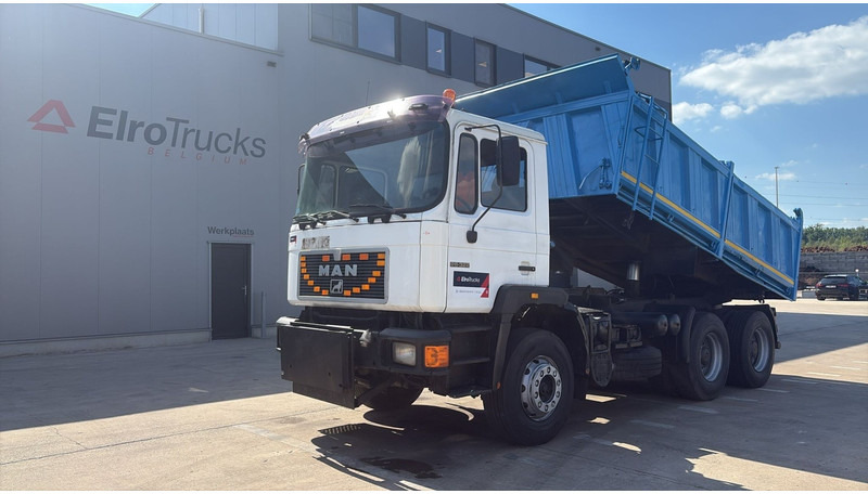 MAN 26.322 (MANUAL PUMP / POMPE MANUELLE / LAMES / GRAND PONT / BIG AXLE) - Camión volquete: foto 1 MAN 26.322 (MANUAL PUMP / POMPE MANUELLE / LAMES / GRAND PONT / BIG AXLE) - Camión volquete: foto 1