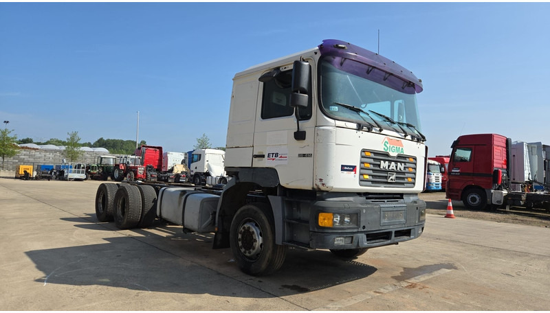 MAN 26.414 (6X4 / 6 CYLINDER / MANUAL GEARBOX / 10 TYRES / LONG CHASSIS / EURO 2) - Camión chasis: foto 3 MAN 26.414 (6X4 / 6 CYLINDER / MANUAL GEARBOX / 10 TYRES / LONG CHASSIS / EURO 2) - Camión chasis: foto 3