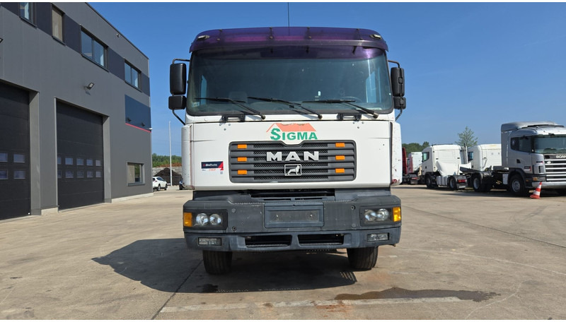 MAN 26.414 (6X4 / 6 CYLINDER / MANUAL GEARBOX / 10 TYRES / LONG CHASSIS / EURO 2) - Camión chasis: foto 2 MAN 26.414 (6X4 / 6 CYLINDER / MANUAL GEARBOX / 10 TYRES / LONG CHASSIS / EURO 2) - Camión chasis: foto 2
