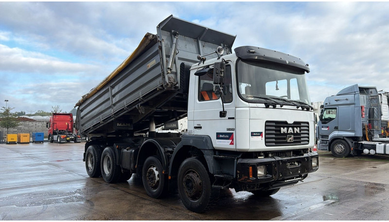 MAN 41.414 (BIG AXLES / 41 TONS / GRAND PONT / LAMES / 6 CYLINDER) - Camión volquete: foto 3 MAN 41.414 (BIG AXLES / 41 TONS / GRAND PONT / LAMES / 6 CYLINDER) - Camión volquete: foto 3