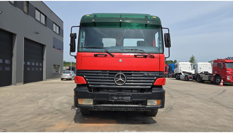 Mercedes-Benz ACTROS 2640 (EPS / 3 PEDALES / V6 / LAMES / GRAND PONT / EURO 2 / SEMI-AUTO) - Camión chasis: foto 2 Mercedes-Benz ACTROS 2640 (EPS / 3 PEDALES / V6 / LAMES / GRAND PONT / EURO 2 / SEMI-AUTO) - Camión chasis: foto 2