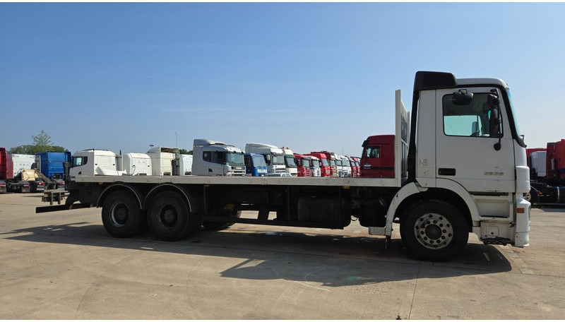 Mercedes-Benz Actros 2636 (6X4 / LAMES / GRAND PONT / MP2 / STEEL SUSP. / BOITE MANUELLE / MANUAL GEARBOX / 9M CHASSIS !!!) - Camión caja abierta: foto 4 Mercedes-Benz Actros 2636 (6X4 / LAMES / GRAND PONT / MP2 / STEEL SUSP. / BOITE MANUELLE / MANUAL GEARBOX / 9M CHASSIS !!!) - Camión caja abierta: foto 4