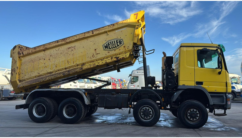 Mercedes-Benz Actros 4141 (8X8 / LAMES / GRAND PONT / V6 / BOITE MANUELLE / MANUAL GEARBOX) - Camión volquete: foto 3 Mercedes-Benz Actros 4141 (8X8 / LAMES / GRAND PONT / V6 / BOITE MANUELLE / MANUAL GEARBOX) - Camión volquete: foto 3