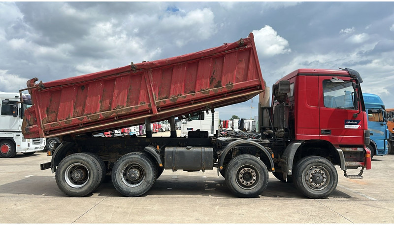 Mercedes-Benz Actros 4143 (8X6 / LAMES / EPS / V6 / GRAND PONT / BIG AXLE / 3 PEDALES) - Camión volquete: foto 5 Mercedes-Benz Actros 4143 (8X6 / LAMES / EPS / V6 / GRAND PONT / BIG AXLE / 3 PEDALES) - Camión volquete: foto 5
