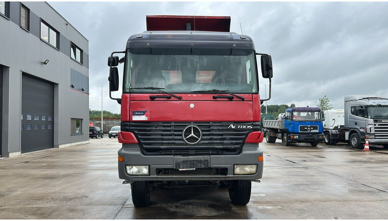Mercedes-Benz Actros 4143 (BOITE MANUELLE / 8X8 / MANUAL GEARBOX / LAMES / GRAND PONT / BIG AXLE) - Camión volquete: foto 2 Mercedes-Benz Actros 4143 (BOITE MANUELLE / 8X8 / MANUAL GEARBOX / LAMES / GRAND PONT / BIG AXLE) - Camión volquete: foto 2