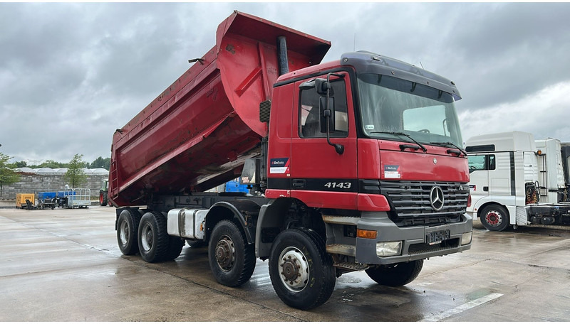 Mercedes-Benz Actros 4143 (BOITE MANUELLE / 8X8 / MANUAL GEARBOX / LAMES / GRAND PONT / BIG AXLE) - Camión volquete: foto 3 Mercedes-Benz Actros 4143 (BOITE MANUELLE / 8X8 / MANUAL GEARBOX / LAMES / GRAND PONT / BIG AXLE) - Camión volquete: foto 3