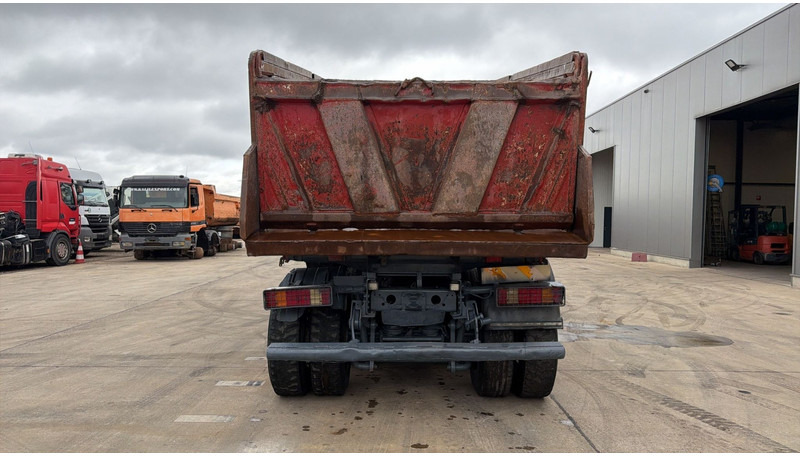 Mercedes-Benz Actros 4143 (GRAND PONT / BOITE MANUELLE / LAMES / 8X4 / STEEL SUSP.) - Camión volquete: foto 5 Mercedes-Benz Actros 4143 (GRAND PONT / BOITE MANUELLE / LAMES / 8X4 / STEEL SUSP.) - Camión volquete: foto 5