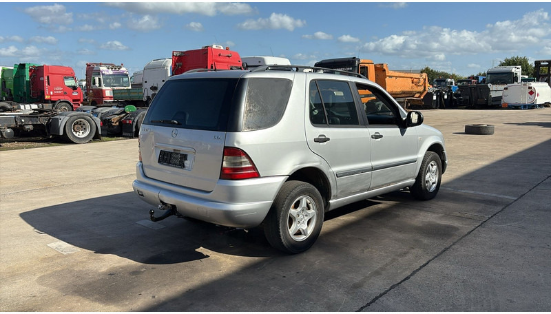 Mercedes-Benz M-Klasse ML 270 CDI - SUV/ Todoterreno: foto 4 Mercedes-Benz M-Klasse ML 270 CDI - SUV/ Todoterreno: foto 4
