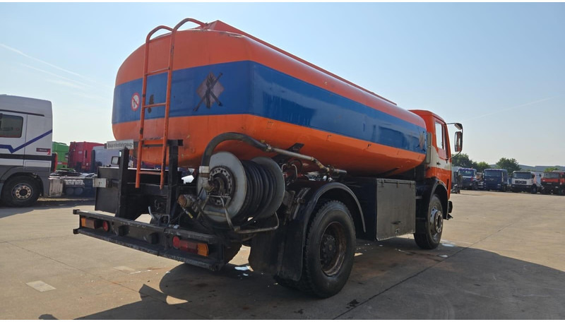 Mercedes-Benz SK 1619 (12.400L / GERMAN TRUCK / CAMION ALLEMAGNE / LAMES / GRAND PONT / V6) - Camión cisterna: foto 5 Mercedes-Benz SK 1619 (12.400L / GERMAN TRUCK / CAMION ALLEMAGNE / LAMES / GRAND PONT / V6) - Camión cisterna: foto 5