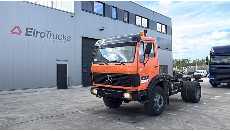 Mercedes-Benz SK 1622 (4X4 / LAMES / GRAND PONT / V6 / BIG AXLE / POMPE MANUELLE) - Camión chasis: foto 1 Mercedes-Benz SK 1622 (4X4 / LAMES / GRAND PONT / V6 / BIG AXLE / POMPE MANUELLE) - Camión chasis: foto 1