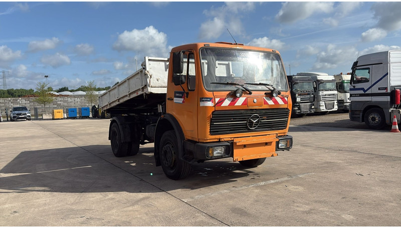 Mercedes-Benz SK 1628 (V8 / LAMES / GRAND PONT / POMPE MANUELLE) - Camión volquete: foto 3 Mercedes-Benz SK 1628 (V8 / LAMES / GRAND PONT / POMPE MANUELLE) - Camión volquete: foto 3