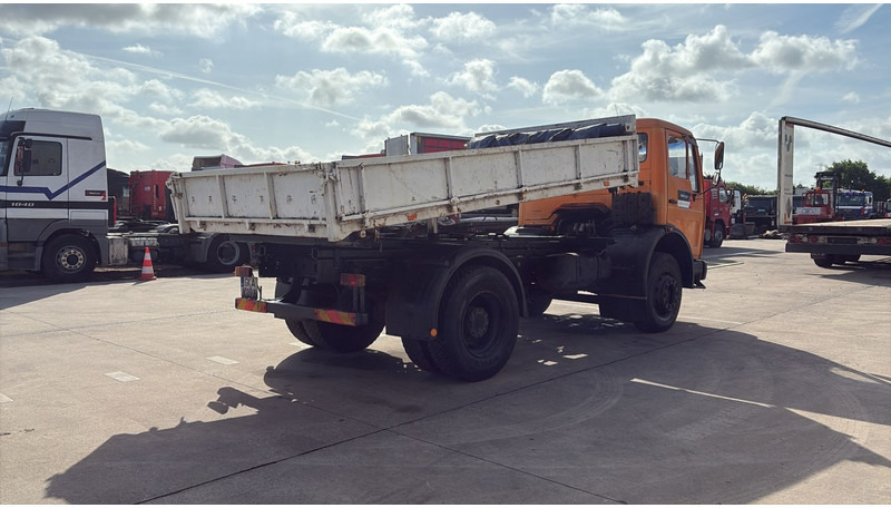 Mercedes-Benz SK 1628 (V8 / LAMES / GRAND PONT / POMPE MANUELLE) - Camión volquete: foto 5 Mercedes-Benz SK 1628 (V8 / LAMES / GRAND PONT / POMPE MANUELLE) - Camión volquete: foto 5