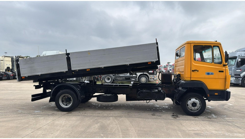 Mercedes-Benz SK 814 (MANUAL PUMP / POMPE MANUELLE / LAMES) - Camión volquete: foto 3 Mercedes-Benz SK 814 (MANUAL PUMP / POMPE MANUELLE / LAMES) - Camión volquete: foto 3