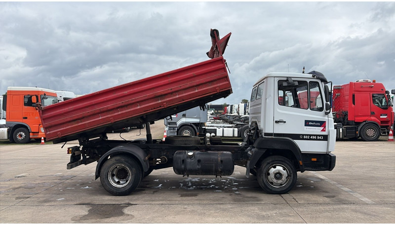 Mercedes-Benz SK 814 (SPER / AUXILAIRY / MANUAL PUMP / STEEL SUSP. / 6 CYLINDER / 3 WAY TIPPER / PERFECT) - Camión volquete: foto 5 Mercedes-Benz SK 814 (SPER / AUXILAIRY / MANUAL PUMP / STEEL SUSP. / 6 CYLINDER / 3 WAY TIPPER / PERFECT) - Camión volquete: foto 5