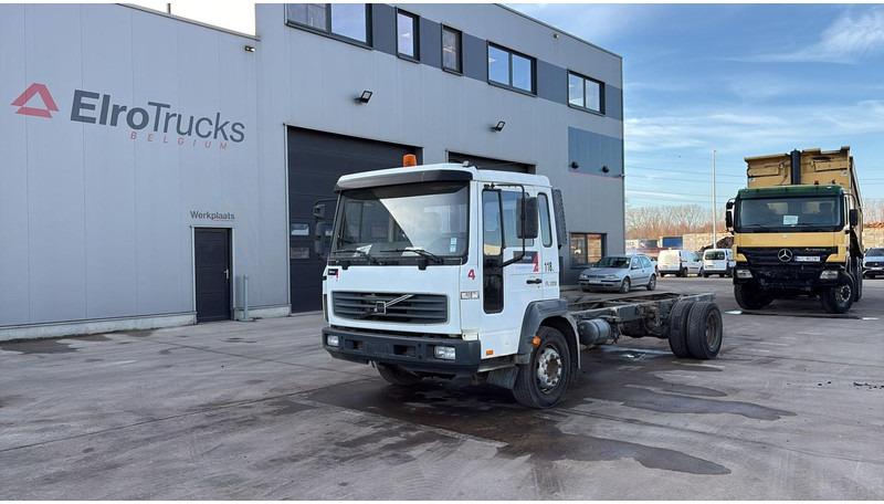 Volvo FL 220 (BELGIAN TRUCK / BOITE MANUELLE / MANUAL GEARBOX) - Camión chasis: foto 1 Volvo FL 220 (BELGIAN TRUCK / BOITE MANUELLE / MANUAL GEARBOX) - Camión chasis: foto 1