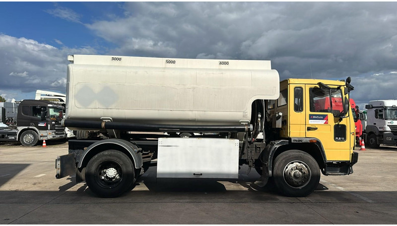 Volvo FL 6-18 (12400 LITERS / 3 COMPARTIMENTS / EURO 2 / STEEL SUSP. / LAMES) - Camión cisterna: foto 4 Volvo FL 6-18 (12400 LITERS / 3 COMPARTIMENTS / EURO 2 / STEEL SUSP. / LAMES) - Camión cisterna: foto 4