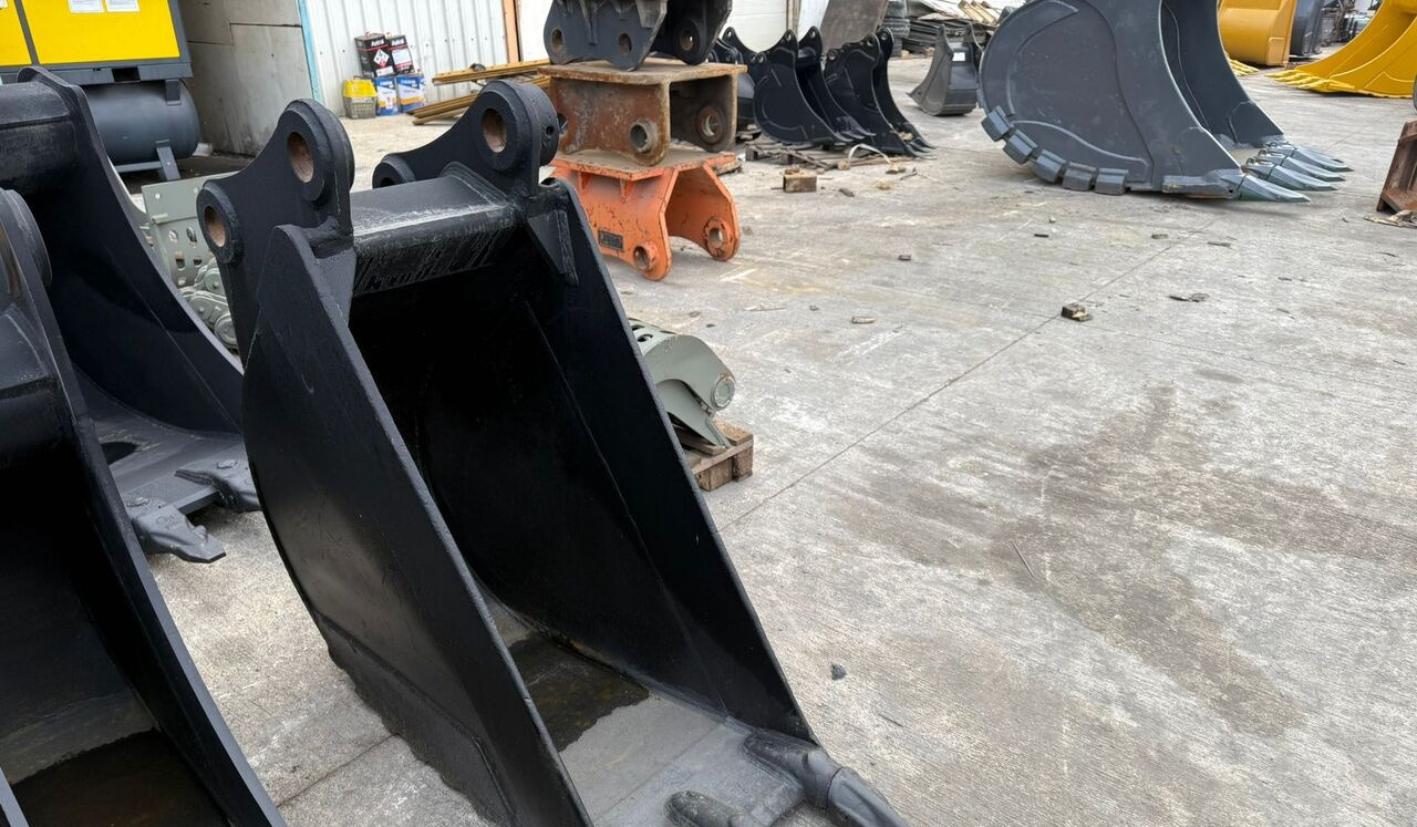 Komatsu PC200 Channel Bucket - Cazo para excavadora: foto 1 Komatsu PC200 Channel Bucket - Cazo para excavadora: foto 1