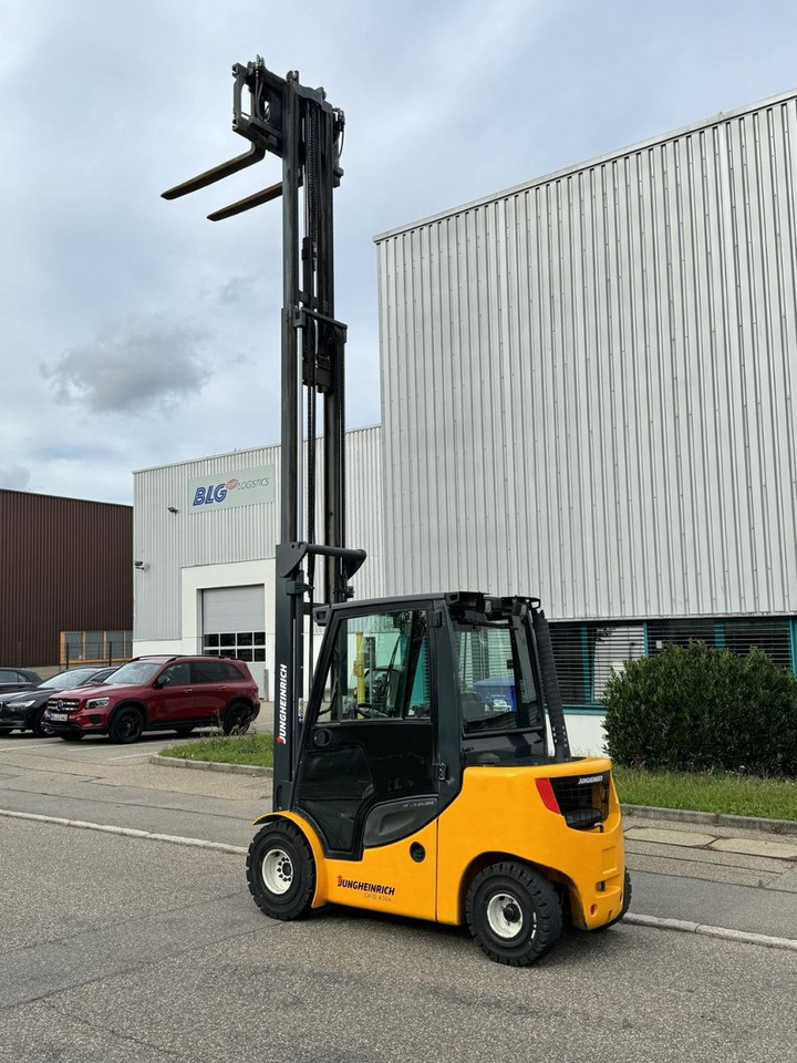 Jungheinrich DFG 430s 600DZ 3t Triplex 6m Zinkenverst. Seiten - Carretilla elevadora diésel: foto 3 Jungheinrich DFG 430s 600DZ 3t Triplex 6m Zinkenverst. Seiten - Carretilla elevadora diésel: foto 3