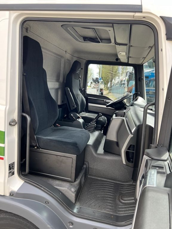 Furgoneta frigorifica MAN TGL 8.220 Kühlkoffer 5,26m LBW Klima Luftgef. MAN TGL 8.220 Kühlkoffer 5,26m LBW Klima Luftgef.: foto 18 Furgoneta frigorifica MAN TGL 8.220 Kühlkoffer 5,26m LBW Klima Luftgef. MAN TGL 8.220 Kühlkoffer 5,26m LBW Klima Luftgef.: foto 18