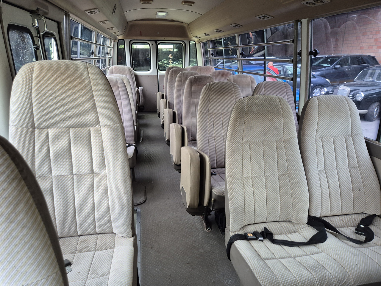 TOYOTA Coaster ... 30 places .. climatisé ....BELGIQUE - Minibús, Furgoneta de pasajeros: foto 5 TOYOTA Coaster ... 30 places .. climatisé ....BELGIQUE - Minibús, Furgoneta de pasajeros: foto 5