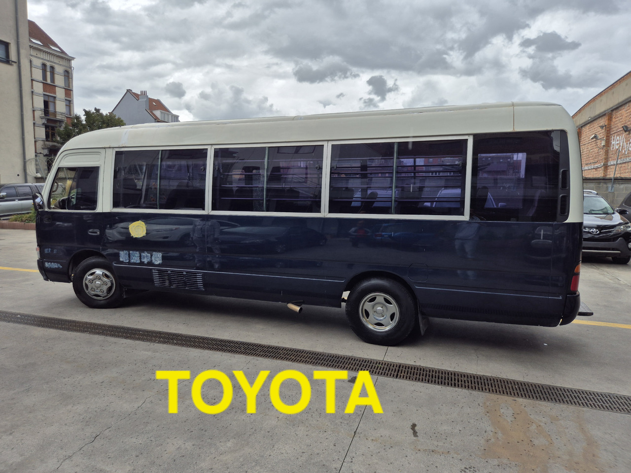 TOYOTA Coaster ... 30 places .. climatisé ....BELGIQUE - Minibús, Furgoneta de pasajeros: foto 3 TOYOTA Coaster ... 30 places .. climatisé ....BELGIQUE - Minibús, Furgoneta de pasajeros: foto 3