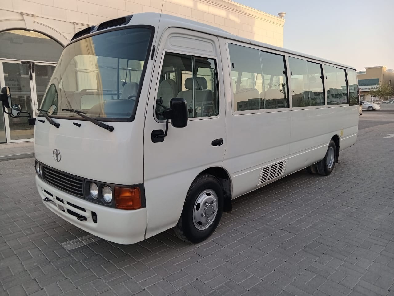 TOYOTA Coaster ... 30 places - diesel - climatisé ... BELGIQUE.. - Minibús, Furgoneta de pasajeros: foto 1 TOYOTA Coaster ... 30 places - diesel - climatisé ... BELGIQUE.. - Minibús, Furgoneta de pasajeros: foto 1