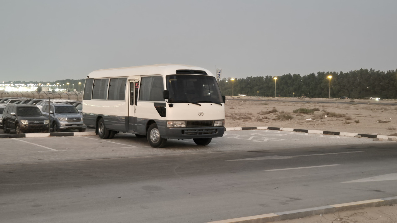 Toyota Coaster ... 30 places - climatisé - Minibús, Furgoneta de pasajeros: foto 1 Toyota Coaster ... 30 places - climatisé - Minibús, Furgoneta de pasajeros: foto 1