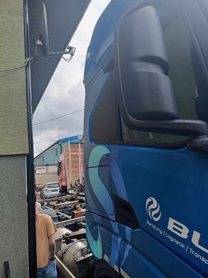 IVECO 26460 - Camión portacontenedore/ Intercambiable: foto 2 IVECO 26460 - Camión portacontenedore/ Intercambiable: foto 2